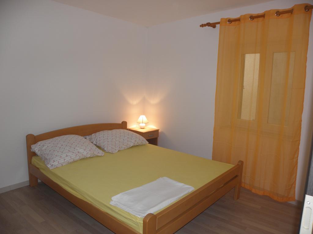 Apartment Jartic Betina  Bagian luar foto